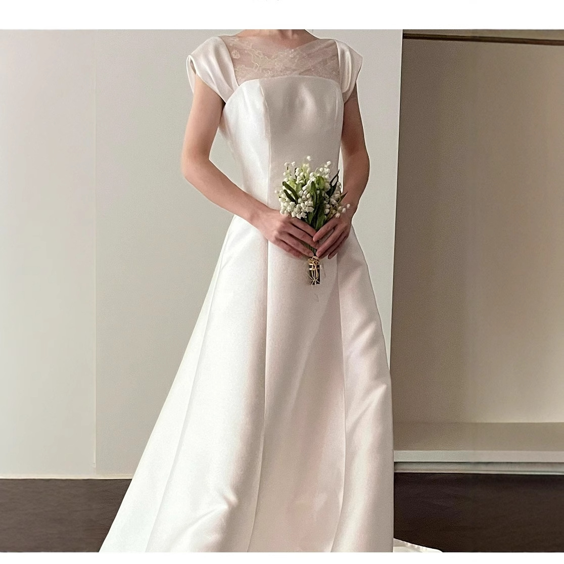 Korean-style White Light Wedding Dress 2026 New Model, Simple Satin With A Small Train, Suitable For Outings, Birthday_voghion.com