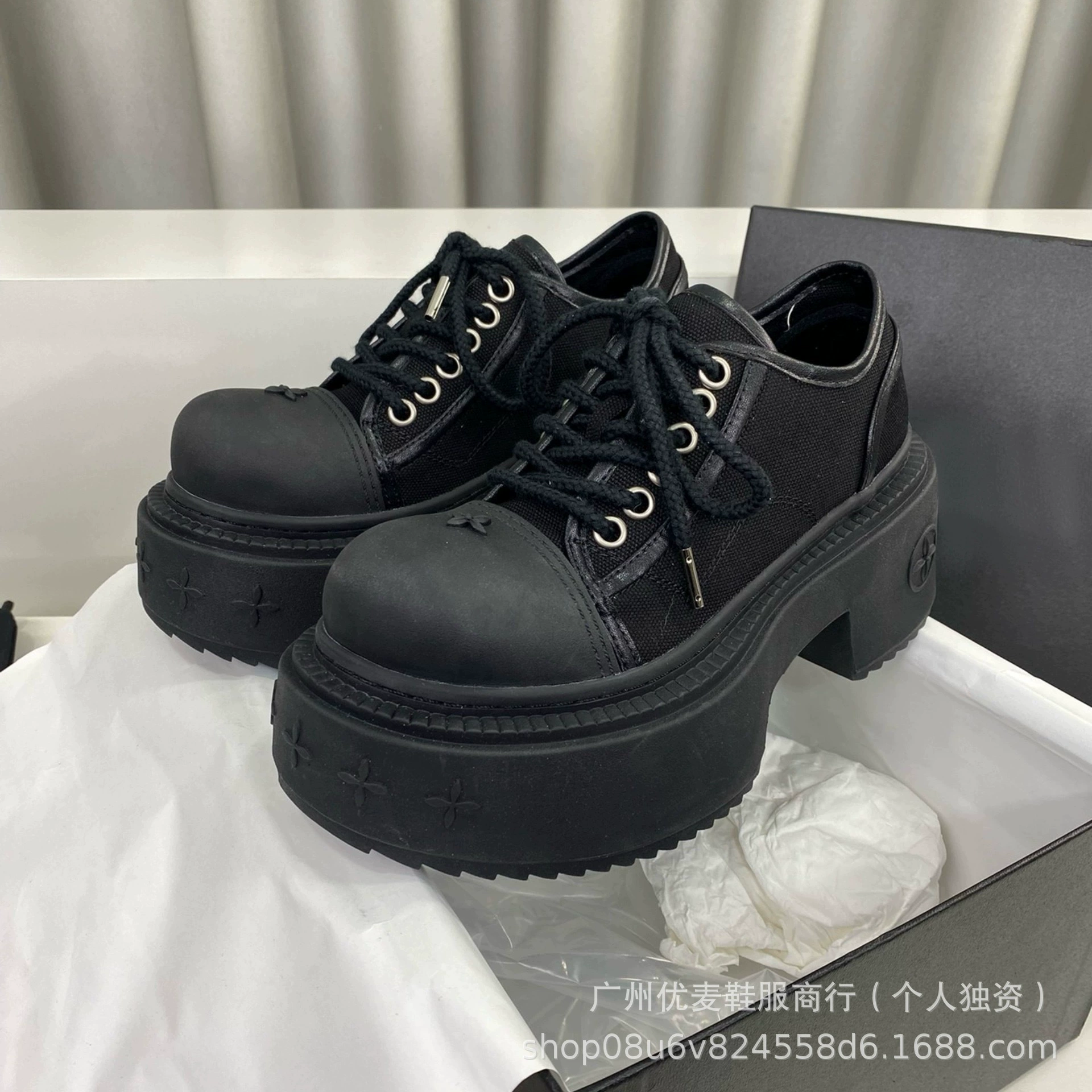 Summer cloth sneakers for leisure platform