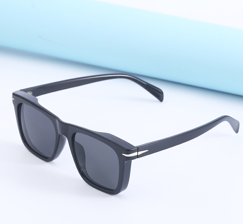 RetroSonnenbrille mit quadratischem Rahmen und Niet kleine RahmenSonnenbrille im Grohandelpicture2