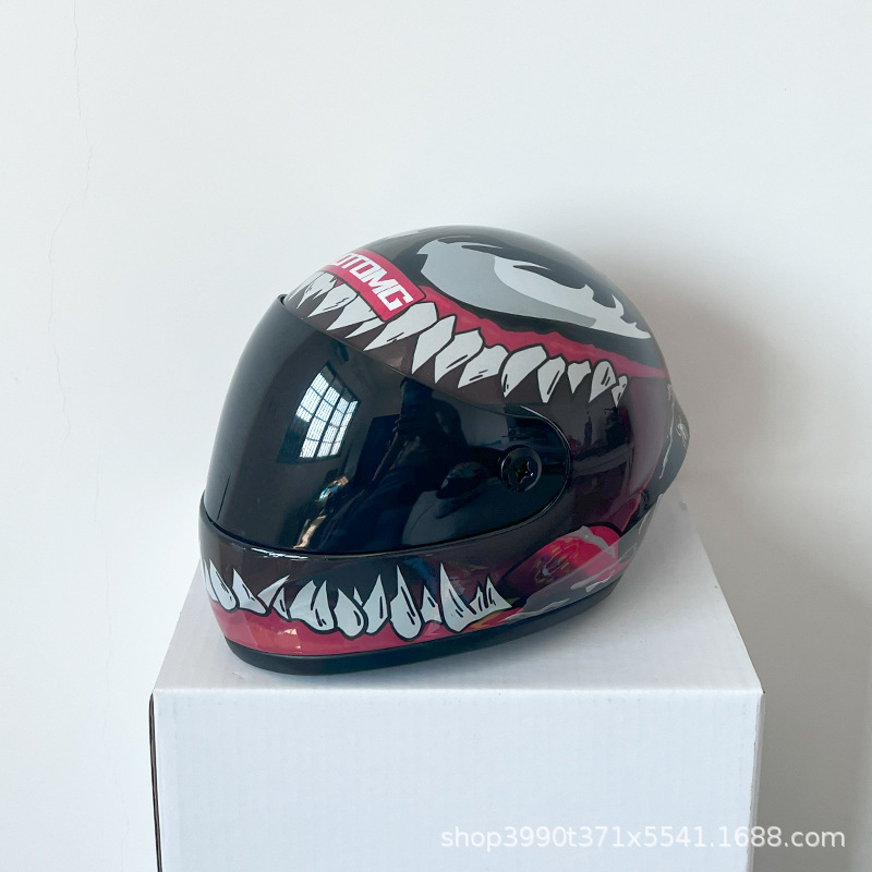 Motocicleta oso casco muñeca tensión oso gato afortunado motocicleta cola caja asiento trasero decoración modelo casco pequeño