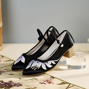 Embroidered Shoes Autumn New Shoes Ethnic Style Cheongsam Shoes New Chinese Embroidered Single-layer Shoes Strap Shoes Women's Shoes