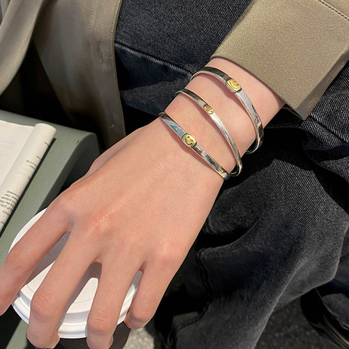Japanese and Korean Ins Retro Smiling Bead Bracelet for Women, Unique Design, Vintage Student Sweet and Fresh Personality Accessories for Women
