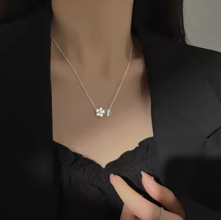 櫻花花朵s999銀項鍊女生2023輕奢小眾禮物送女友鎖骨鏈配飾