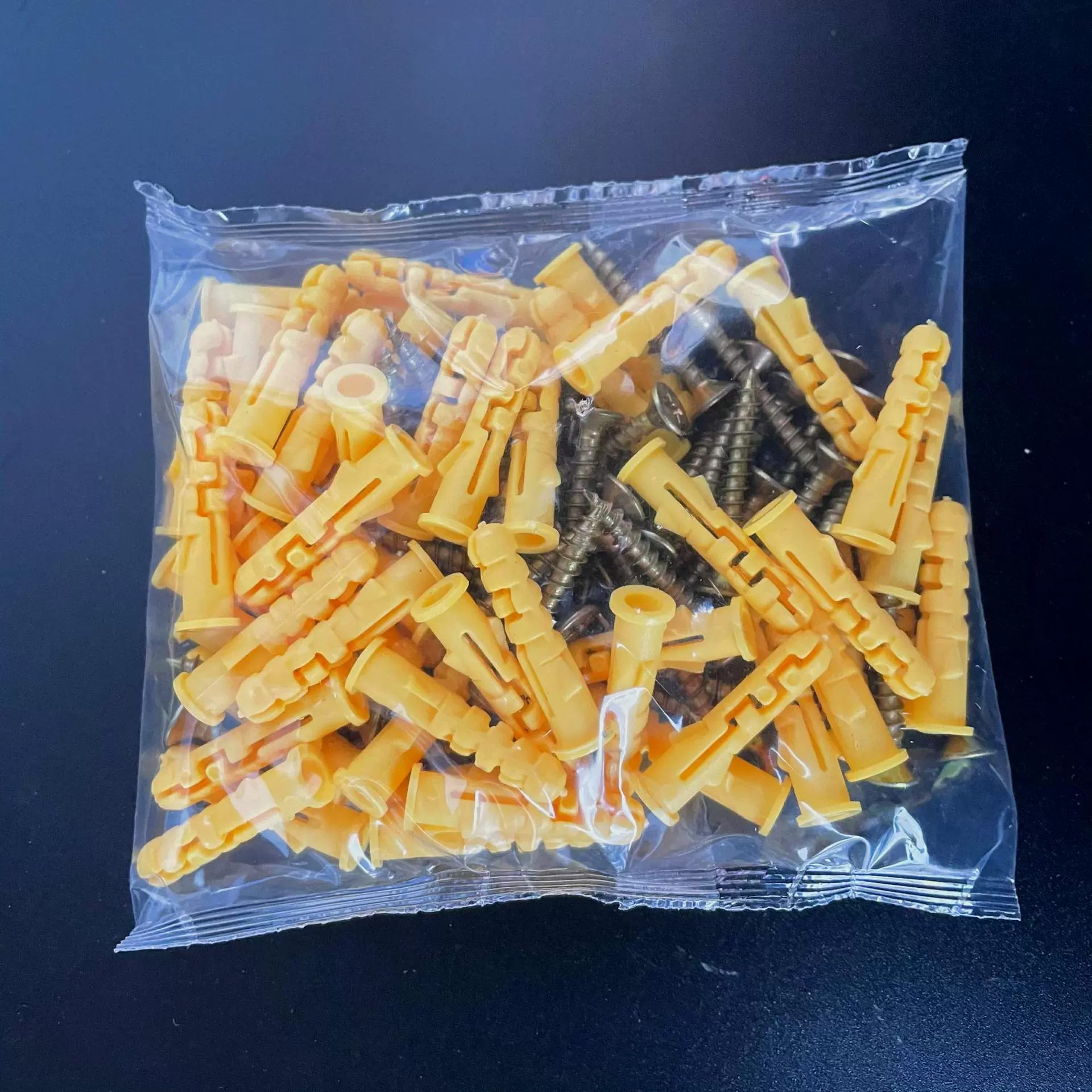 小黄鱼塑料膨胀管 50套装带钉胀塞组合 M6x30膨胀管M4x30自攻螺丝