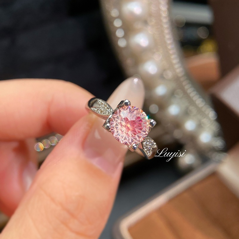 ファッショナブルなフラッシュパライバ花火カットリング女性用ハイエンド象嵌高炭素ダイヤモンドアゲハタウルスダイヤモンドリング卸売|undefined