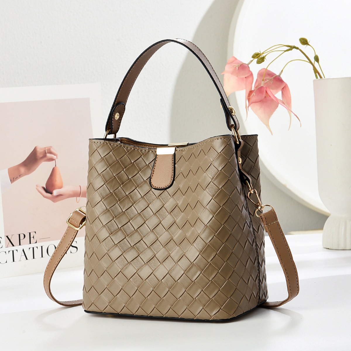 Temperamento bolsas de cubo bolsas de mano de estilo casual bolsas de mujer bolsas de hombro de moda bolsas de mochila transfronterizas image 10