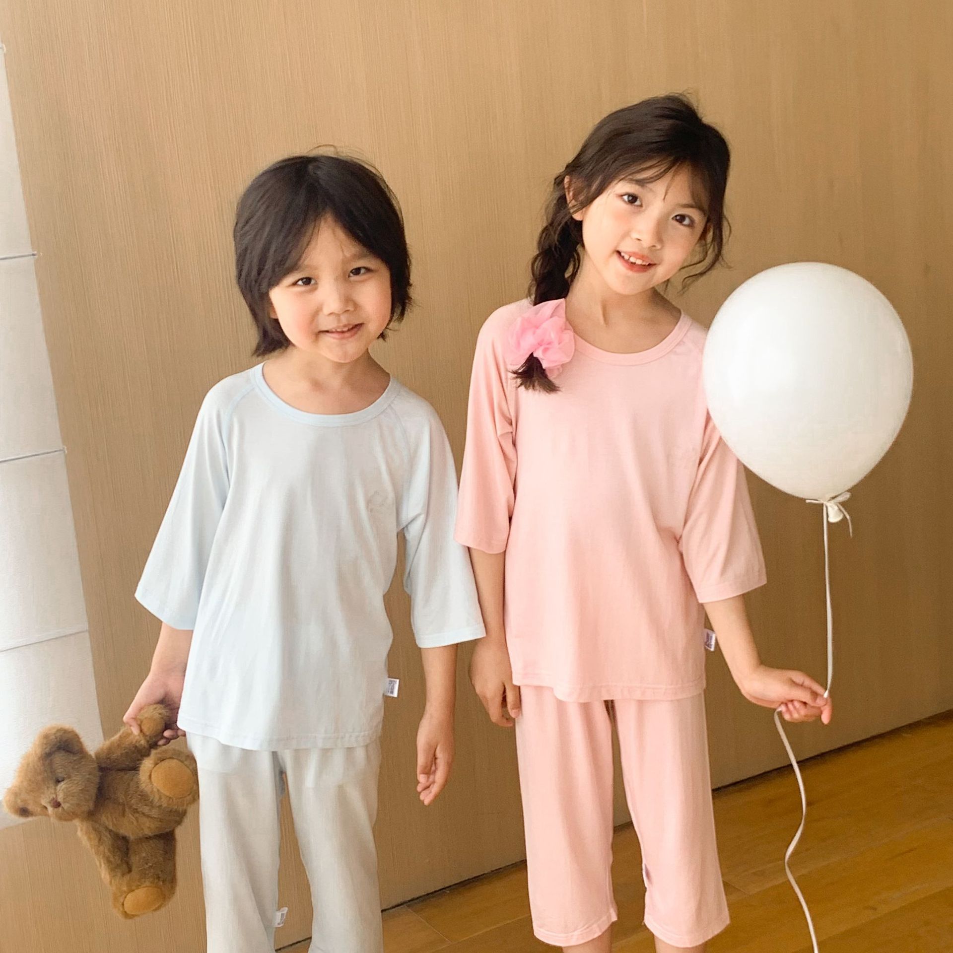 Pijamas de niños de Tiansie, niños insertados en mangas sin hueso, ropa de hogar delgada coreana, ropa de aire acondicionado de verano para niños de tamaño medio y grande