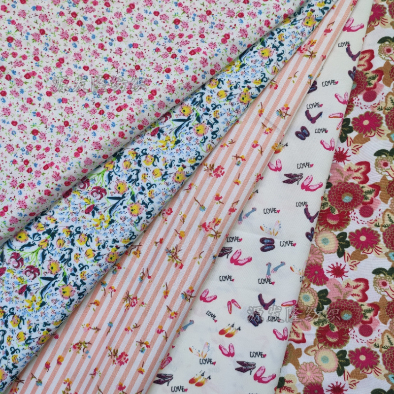 涤纶小碎花印花布 玩具宠物帽子服装面料 平纹桃皮绒分散印花布料