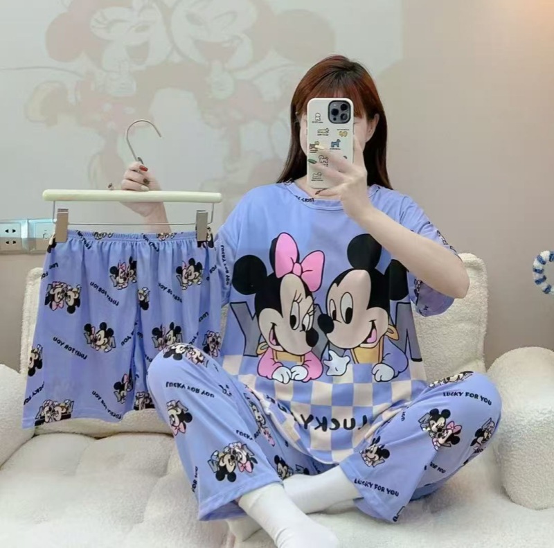 Pijamas de verano de alta venta transfronteriza, dibujos animados de verano de cuello redondo, manga corta, manga corta, pantalones de manga corta, conjunto de tres piezas, gran descuento