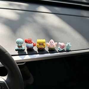 Creative and cute SpongeBob SquarePants figurines, car ornaments, decorative accessories, and small desk decorations for your car