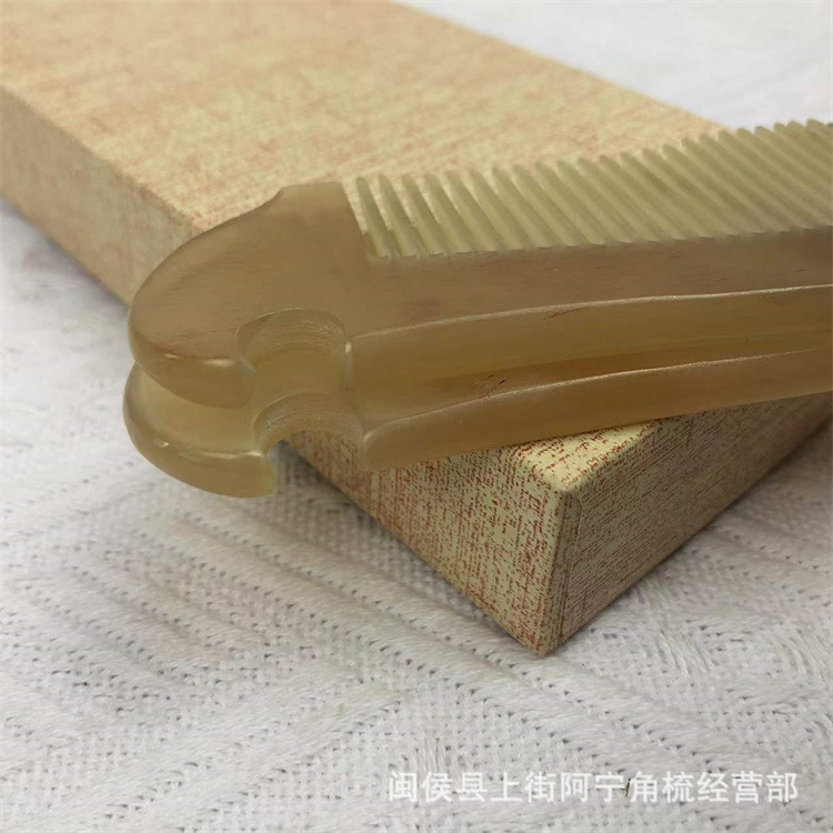 Handmade Goat Horn Comb Small Fish Shape Travel Comb 10-11cm Decorative Handle Comb quality and texture