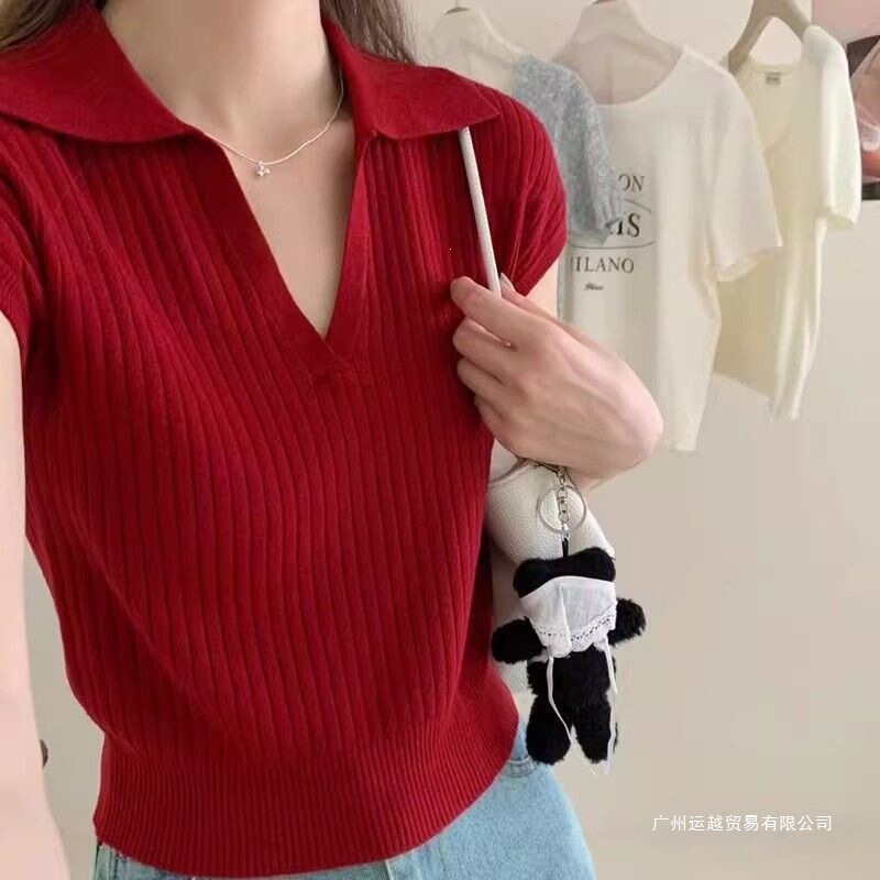 Korean-Style Chic and Elegant Straight-Shoulder Knit T-Shirt for Petite Women, Ribbed Polo Collar, High-Waisted Slimming Sweater Top for Autumn