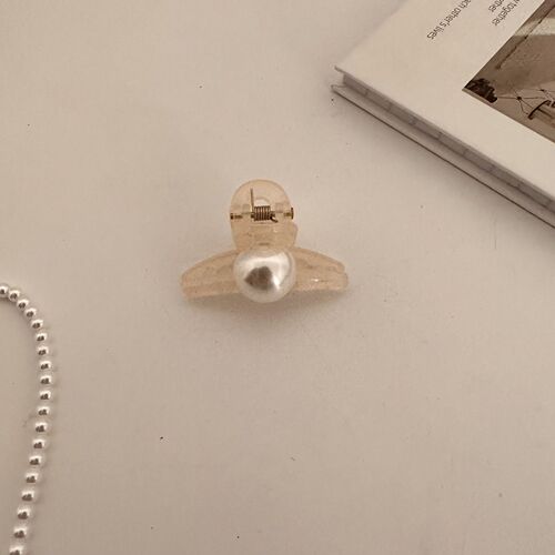 French Retro Pearl Hair Clip for Women, Light Luxury Aura, Small Size Grab Clip, Hepburn Style, Forehead Fringe Clip, Shark Clip