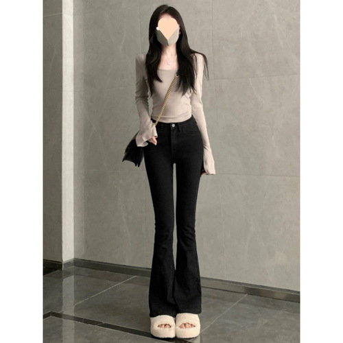 French-style innerwear, uniquely chic and pure desire style, square-neck split long-sleeved base shirt, fitted micro-pleated jeans two-piece set