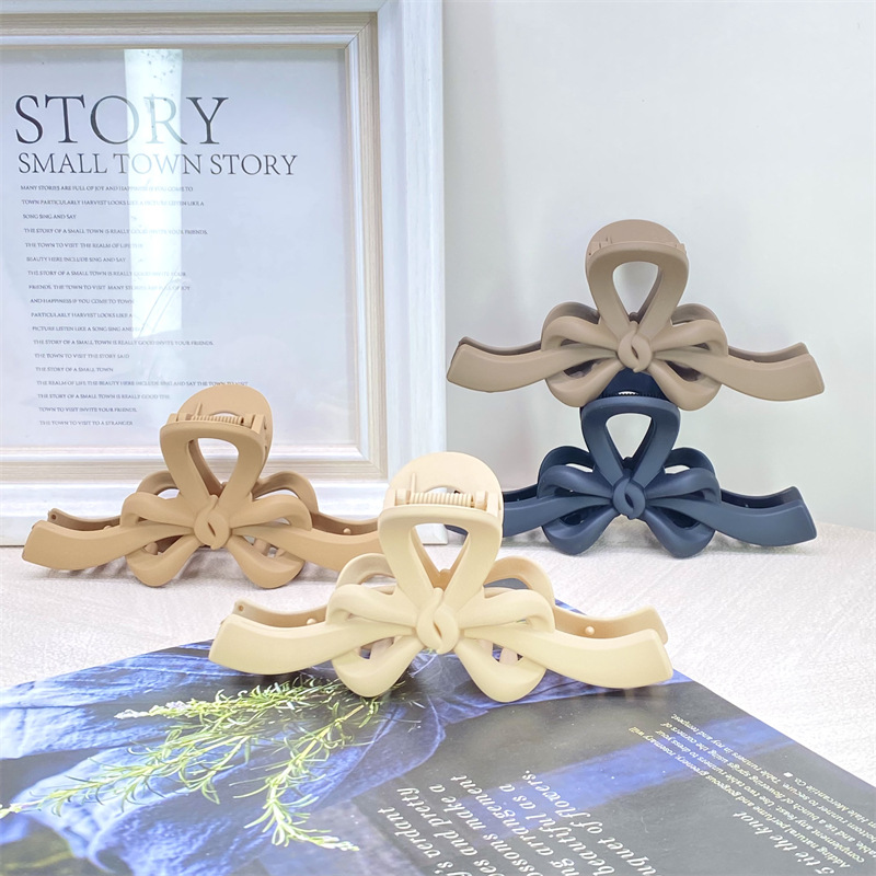 Pintura de caucho de alta calidad de plástico de tamaño grande y mediano tamaño pequeño agarre leche té color horquilla hacia atrás cabeza agarre 2 yuanes supermercado accesorios para el cabello