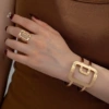 Bracelet, rectangular golden ring