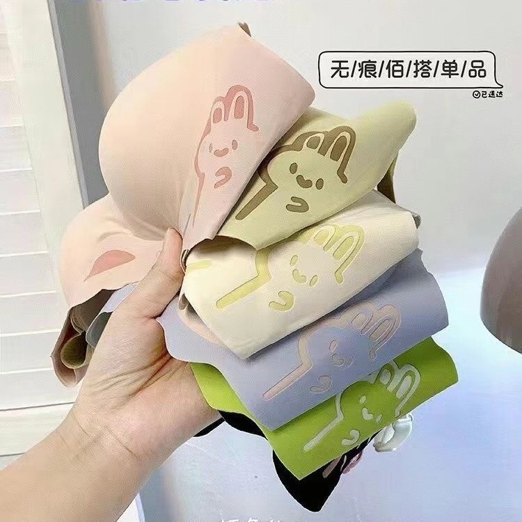 少女の痕跡のない下着のストラップの美背ベストの薄い金は集まって垂れ下がることを防ぎます。|undefined