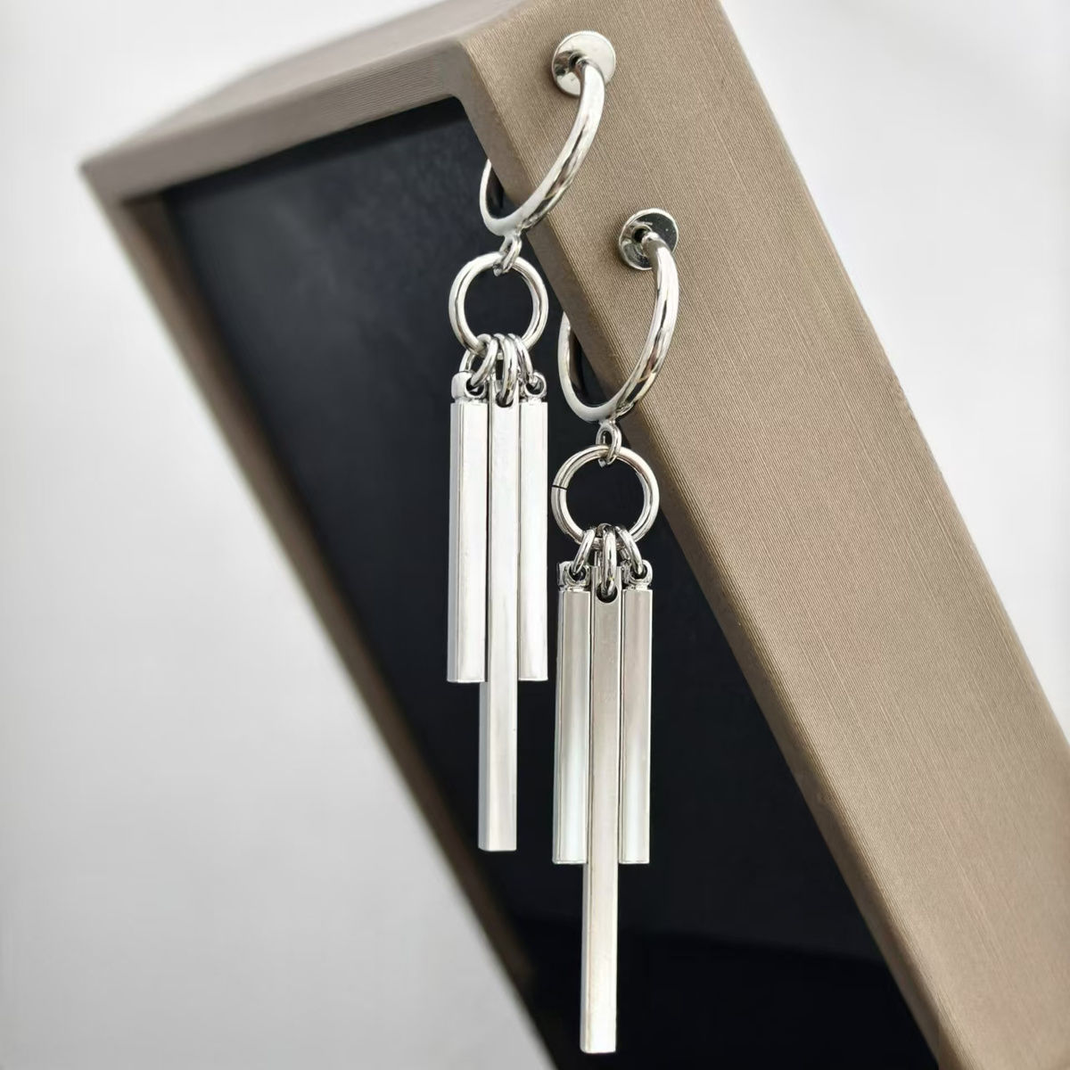 Hip-hop simple pendientes punk ins pendientes personalidad masculina creativa sin agujeros de orejas tres barras rectas columna cuadrada