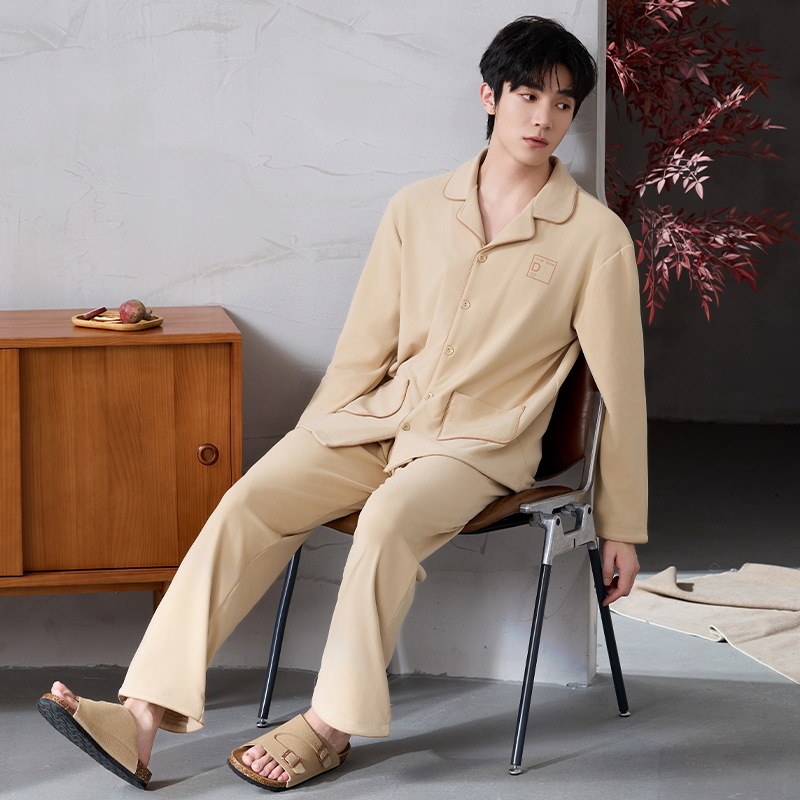 Pijamas de cotton para hombres otoño y invierno de 2025 cálidos catiónicos cardigan de manga larga con un conjunto de ropa de hogar de alta calidad