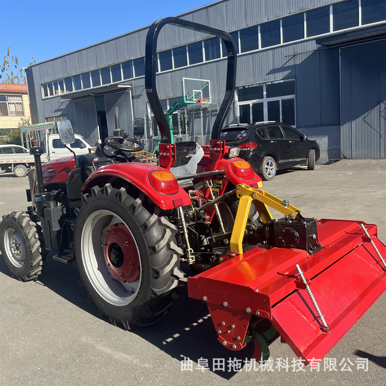 四轮拖拉机带旋耕机