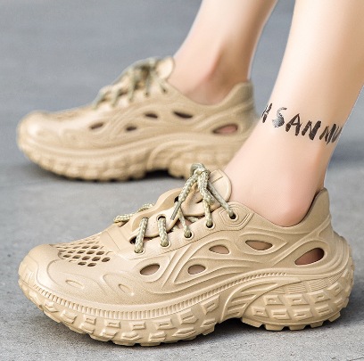 Verano nuevo hombre EVA grueso y suave al aire libre agujero zapatos casuales vacíos zapatos deportivos para hombres zapatos de nadar antideslizantes