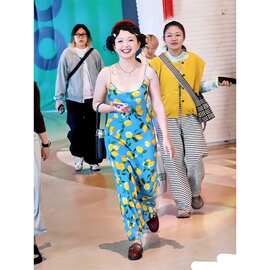 洋子李嘉琦同款法式海岛风度假多巴胺柠檬印花吊带连衣裙
