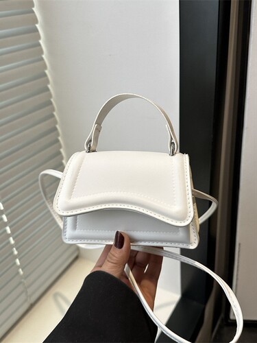 Elegant Minimalist Fashion Mini Lipstick Small Bag for Women 2025 Unique Design Mini Handbag Shoulder Bag