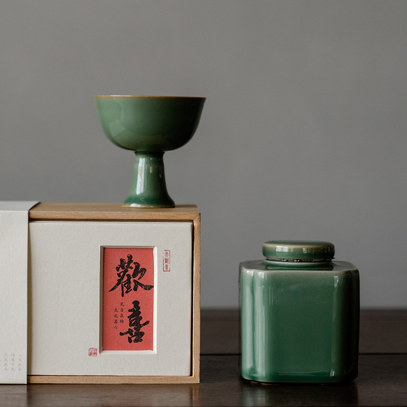 Yue ware plum green porcelain tea canister gift set with high-stem cups and square jars, combined with ancient tree red tea packaging