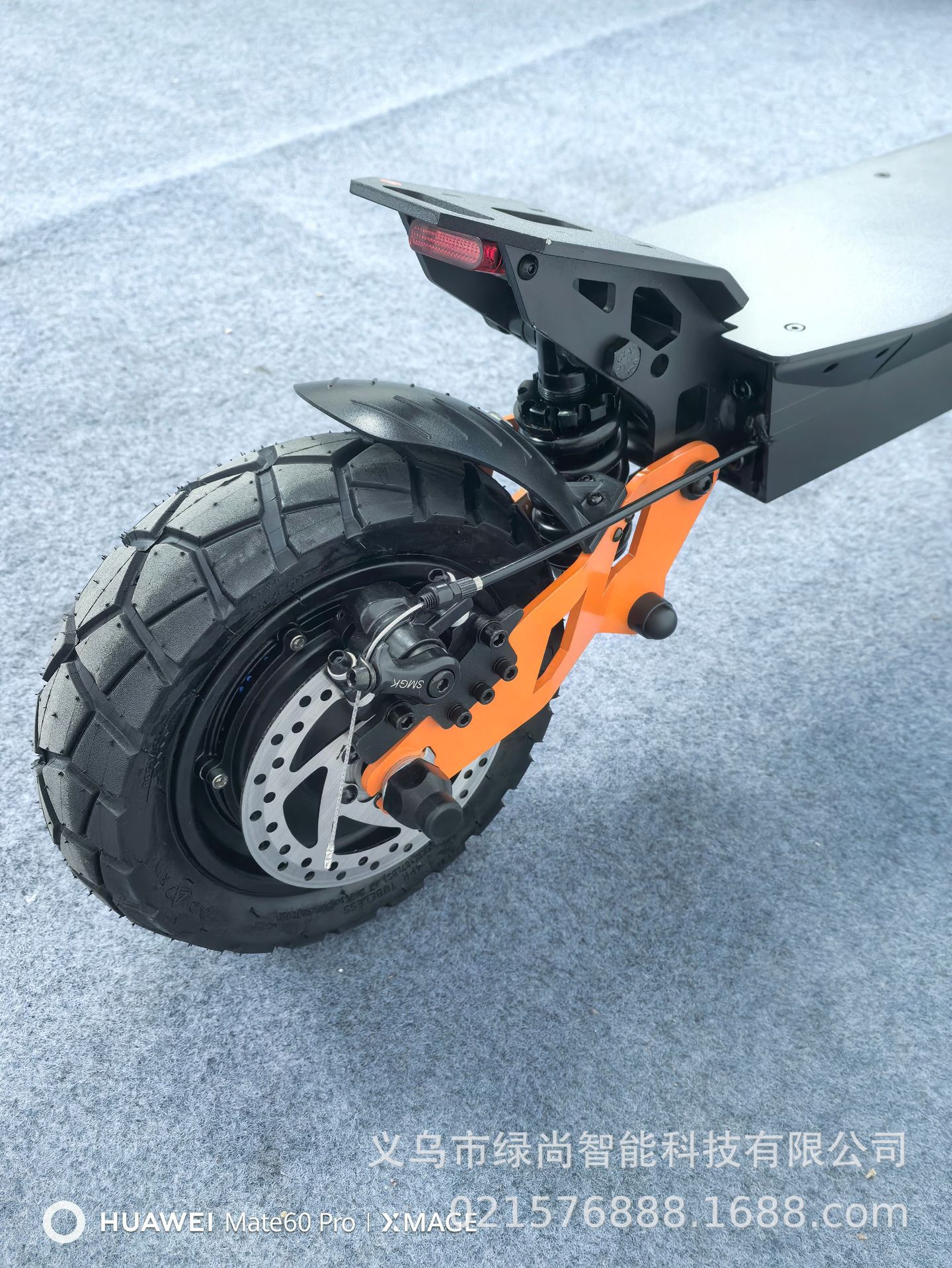 Factory direct supply green MINGTO adult walking foldable 10 inch electric scooter super endurance S11