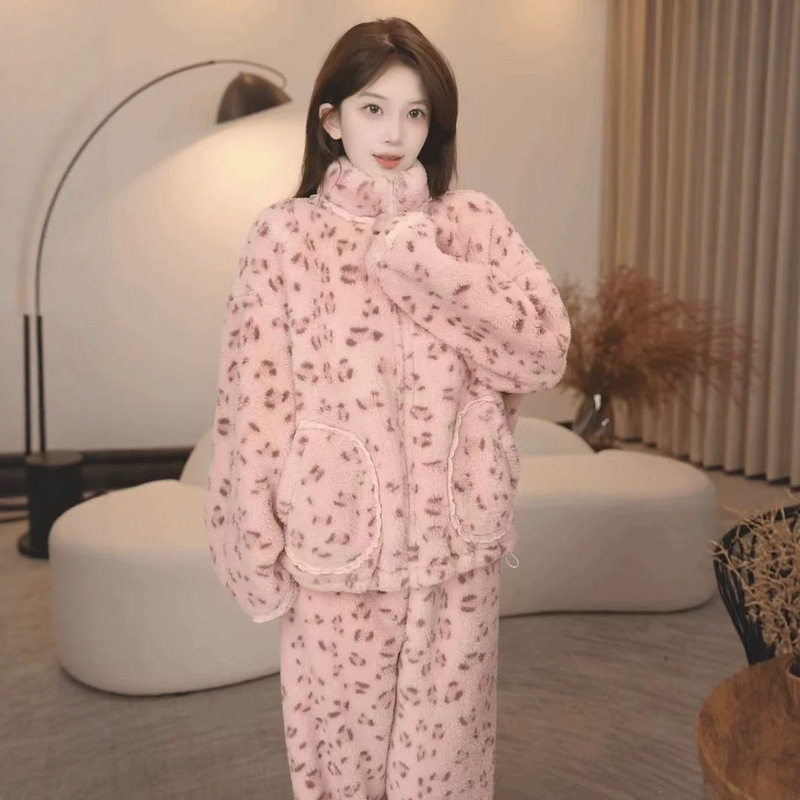 New winter stand-up collar coral fleece pajamas for women, autumn and winter style, with extra fleece and thickness, sweet style home wear set, suitable for outerwear New winter stand-up collar coral fleece pajamas for women, autumn and winter style, with extra fleece and thickness, sweet style home wear set, suitable for outerwear