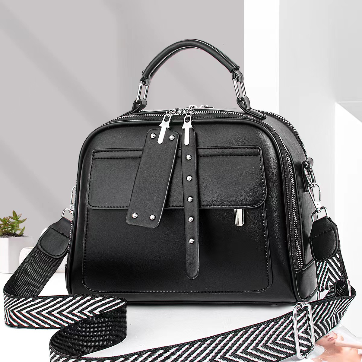Cross-border 2026 Factory Direct Sale Popular Women's Crossbody Leather Bag Large Capacity Fashionable Simple Trendy_voghion.com