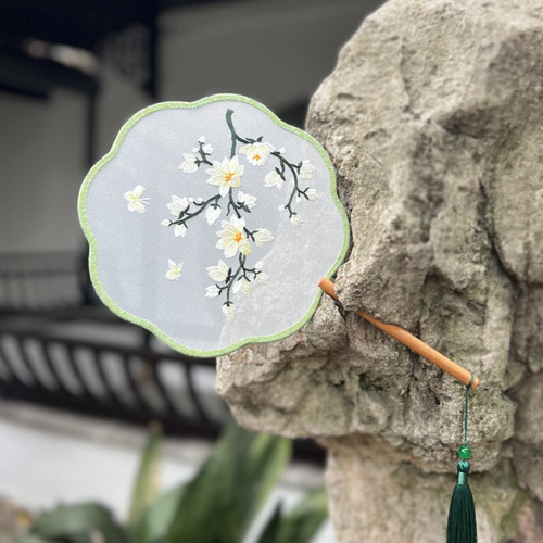 Ancient style round fan Chinese style women's fan embroidered round fan embroidered round fan Suzhou double-sided embroidered fan Hanfu children's round fan