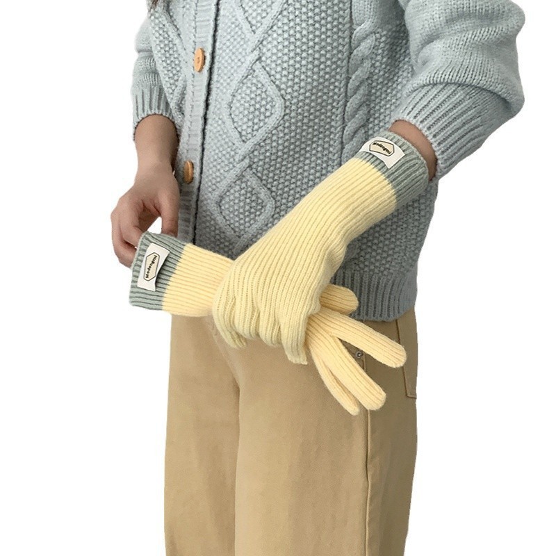 Guantes de punto para mujeres 2025 invierno nuevo color de colisión de empalme para montar calentamiento largo pantalla táctil cinco dedos guantes