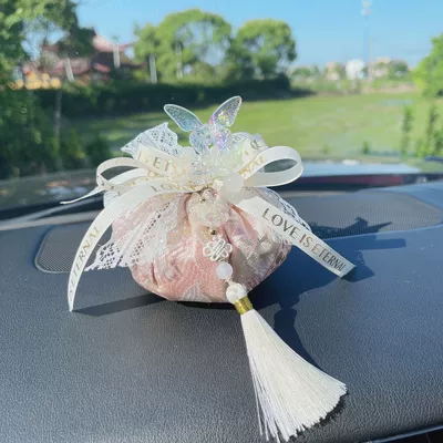 Guofeng Car Bamboo Charcoal Aromatherapy Bag Internet Red Butterfly Tassel Car Ornaments New Smell Removal Car Interior Decoration Supplies (Aktiv kömürlü qoxu uducular) - pink