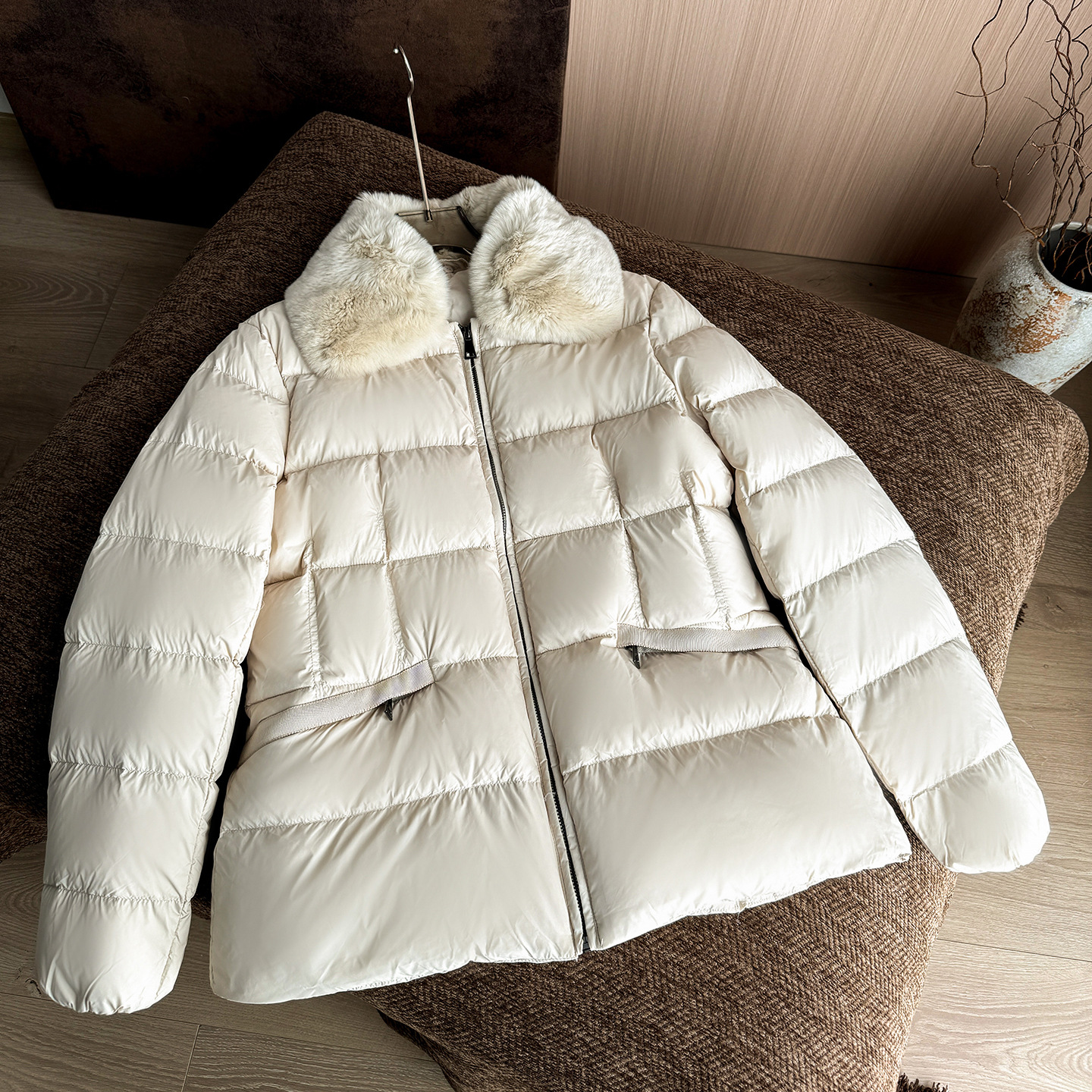 M家濑兔毛翻领高端欧货欧洲站高端羽绒服女短款显瘦收腰夹克外套