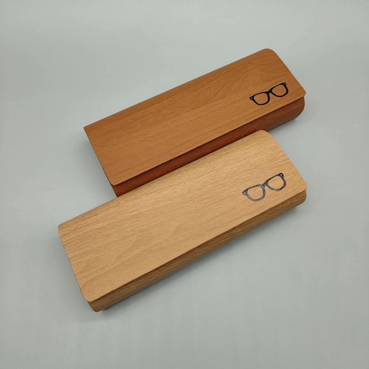 Caja de gafas de miopía PU cuero manual flip caja de gafas de absorción óptica de gafas de estudiantes caja de almacenamiento para proteger los ojos