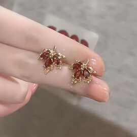枫叶落下~灵动红枫叶耳钉复古小众设计闪钻耳环秋冬新年耳饰女