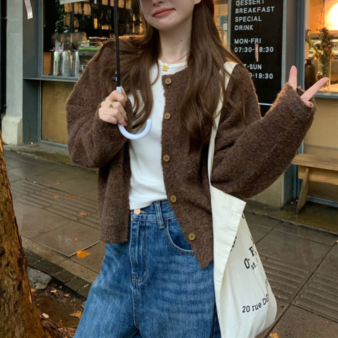 Elegant retro knitted cardigan for women, autumn/winter 2026 new style, casual loose-fitting sweater jacket outerwear Elegant retro knitted cardigan for women, autumn/winter 2026 new style, casual loose-fitting sweater jacket outerwear