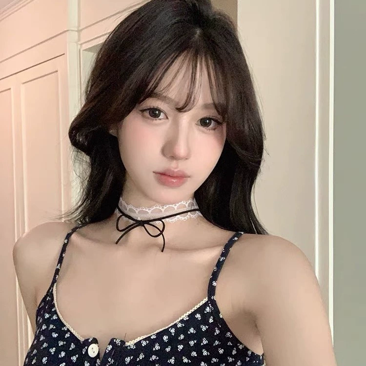 Ожерелье- choker, кружевная лента с бантами, титановые зажимы, регулируется 30+6 см, ширина 2,8 см