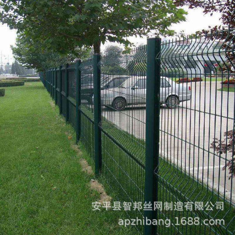 桃型柱护栏网三角折弯车间隔离栅围栏学校室外厂区铁丝网防护网