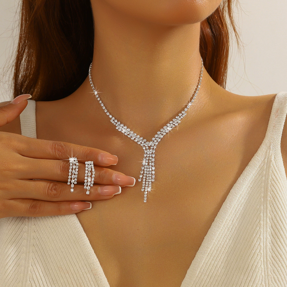 Модная легкая роскошная цепочка на ключицы, осенние и зимние аксессуары, женское сверкающее ожерелье с кисточками и бриллиантами, серьги, комплект из двух предметов