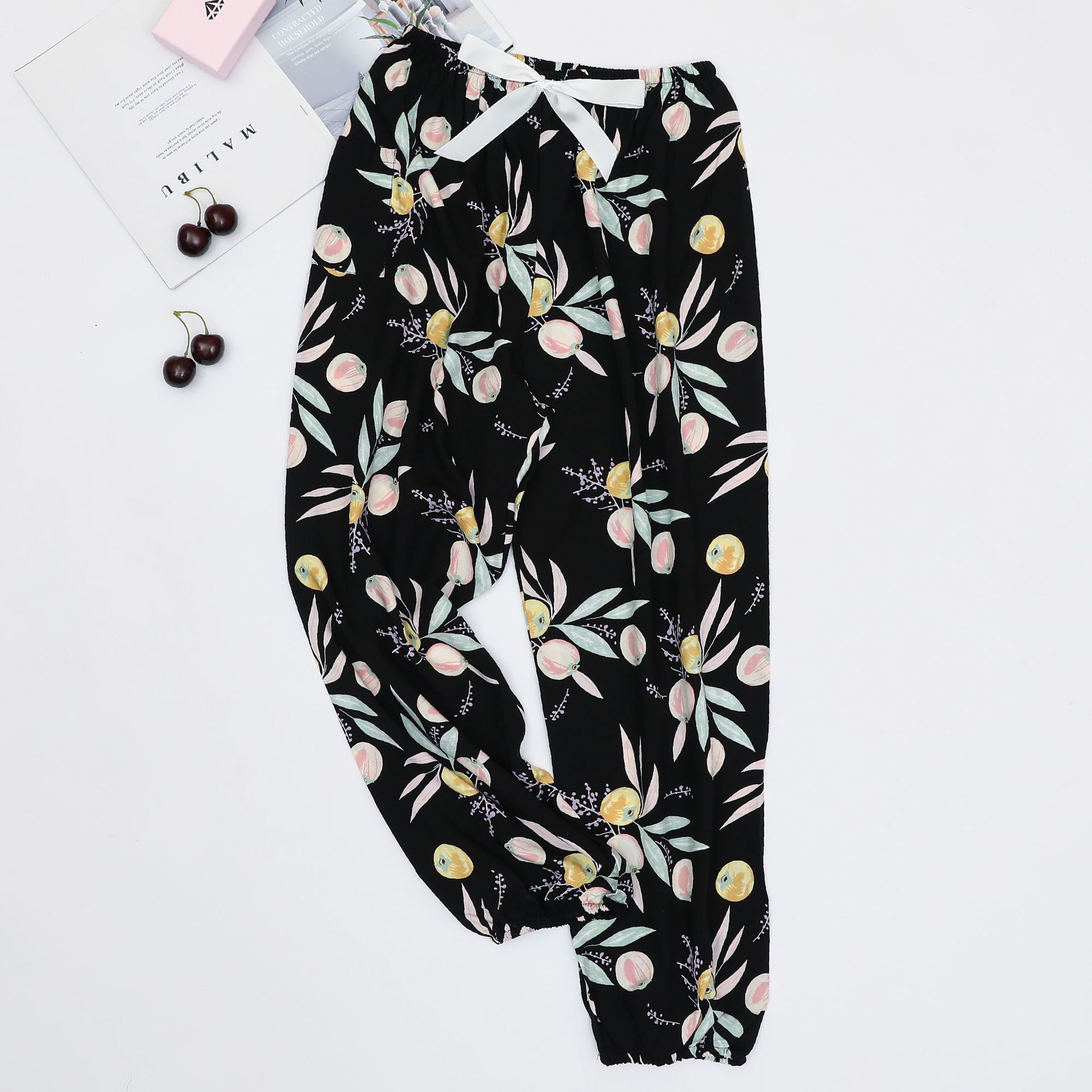 3 Black -bottomed Peach