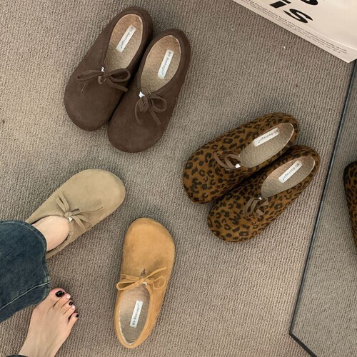 Vintage leather round-toe single women's shoes for spring and autumn, new large head brogues for girls, flat sole one-pump casual bean-toe shoes
