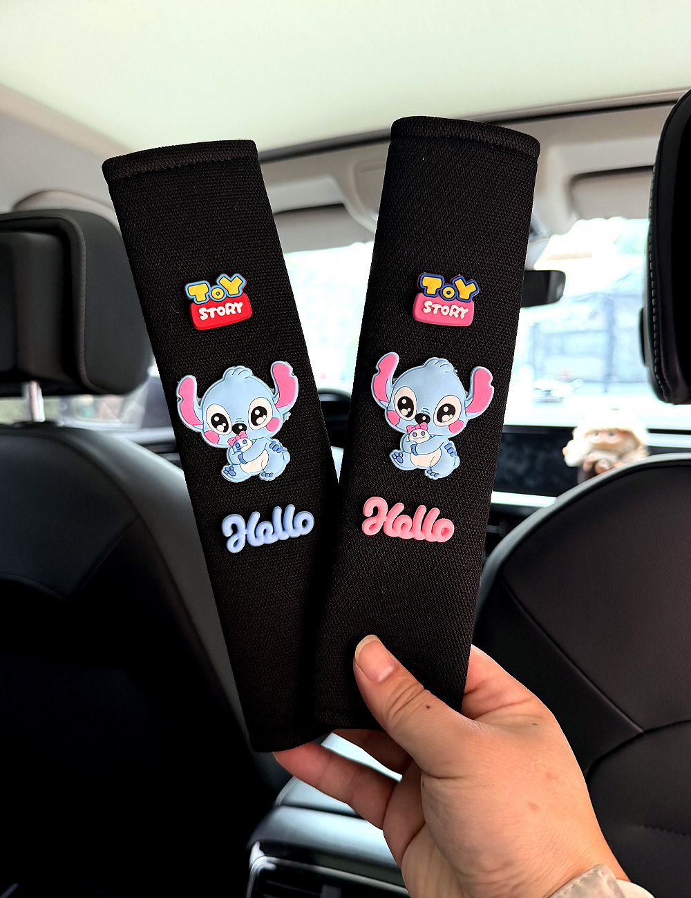 Car Seatbelt Shoulder Pad, Anti-Strangle Protective Cover, Cute Stitch Cartoon Car Interior Decoration, Universal Model