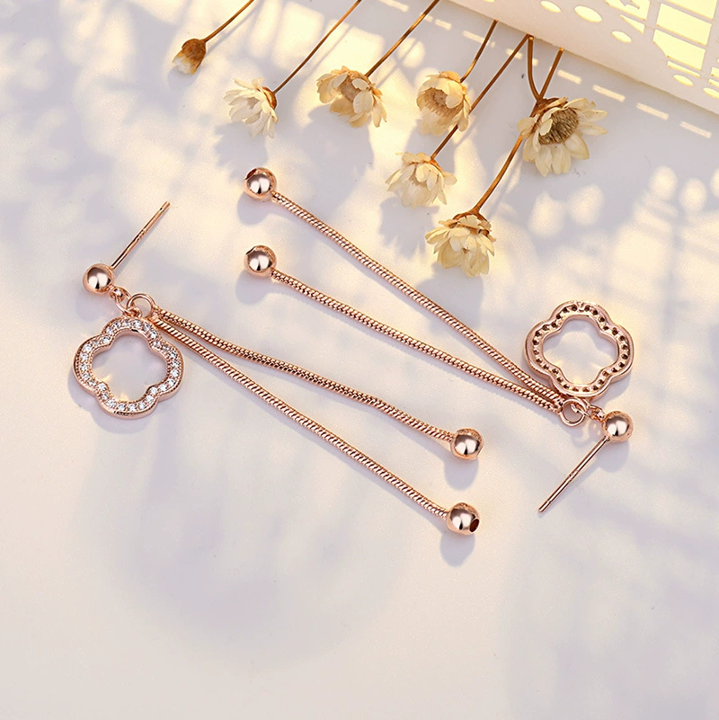 Серебряная застёжка, серьги, серебро 925 пробы, стиль Chanel, четырехлистный клевер, 2025, легкая люкс-стилистика, интернет-тренд