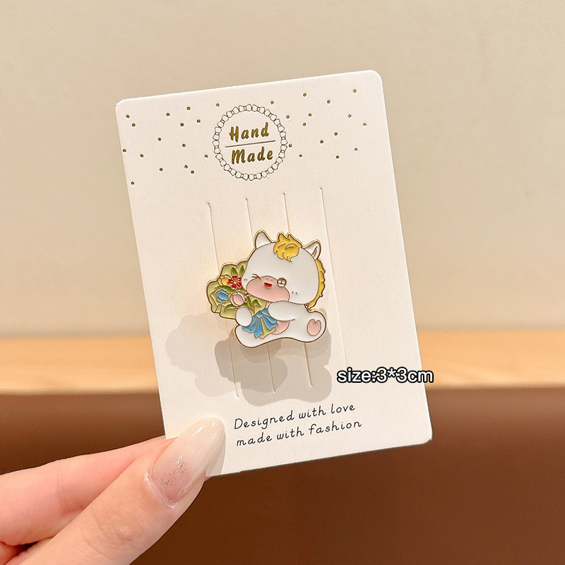 2026 Año Nuevo dibujos animados pony broche insignia año del caballo día de Año Nuevo regalo pequeño para el personal ropa bufandas accesorios