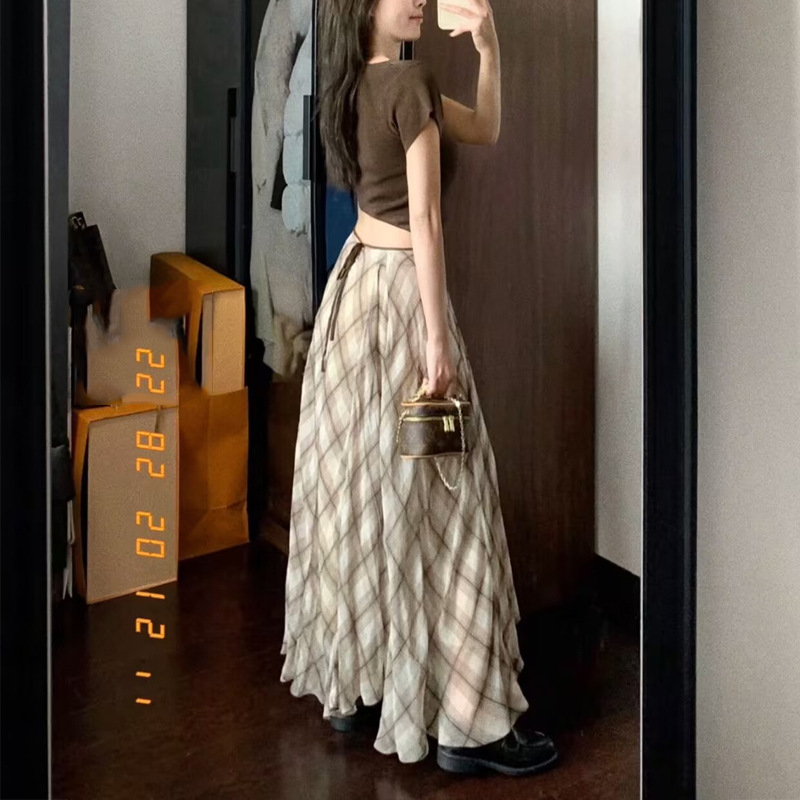 French retro royal sister style ten thousand kinds of overskirt design sense high waist temperament beautiful brown plaid mid-length skirt