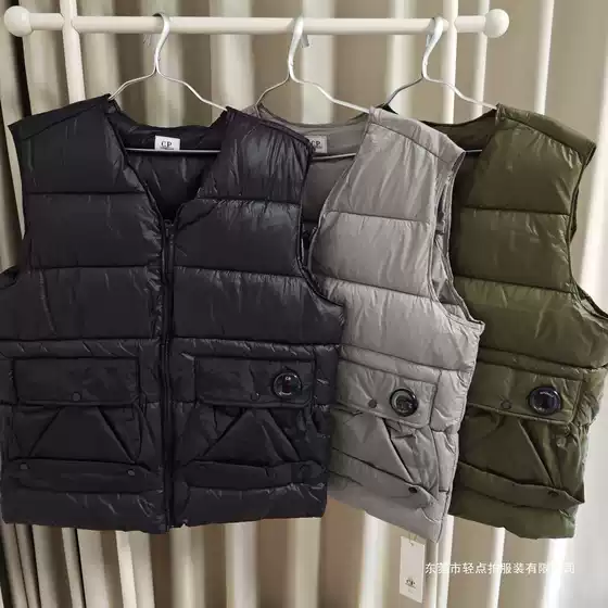 Retro European-American Style Unisex Padded Vest with Badges and Decorative Lenses