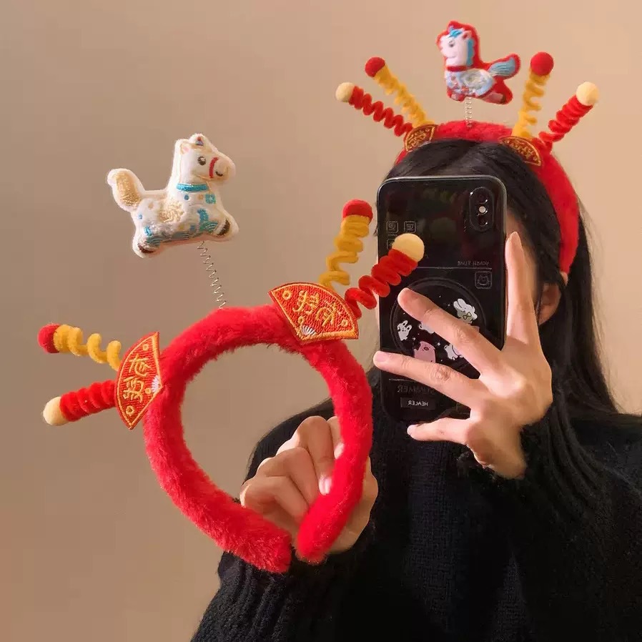 2026小马红色毛绒发箍马年生肖玩偶头箍发卡节日表演装扮造型发箍