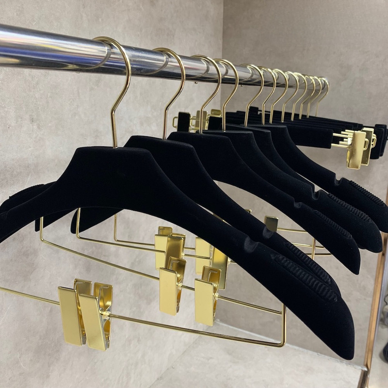 女性衣料品店ベルベット衣類ラック滑り止めマーク黒植毛小さなフレグランス衣類ラックパンツ5個から|undefined